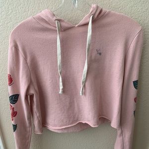 SOLD🛑Pink cropped hoodie with roses on the arms
